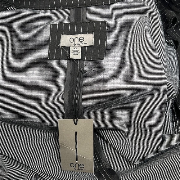 One by Chapter One Women’s Black Pinstrip Long Blazer - Picture 13 of 15